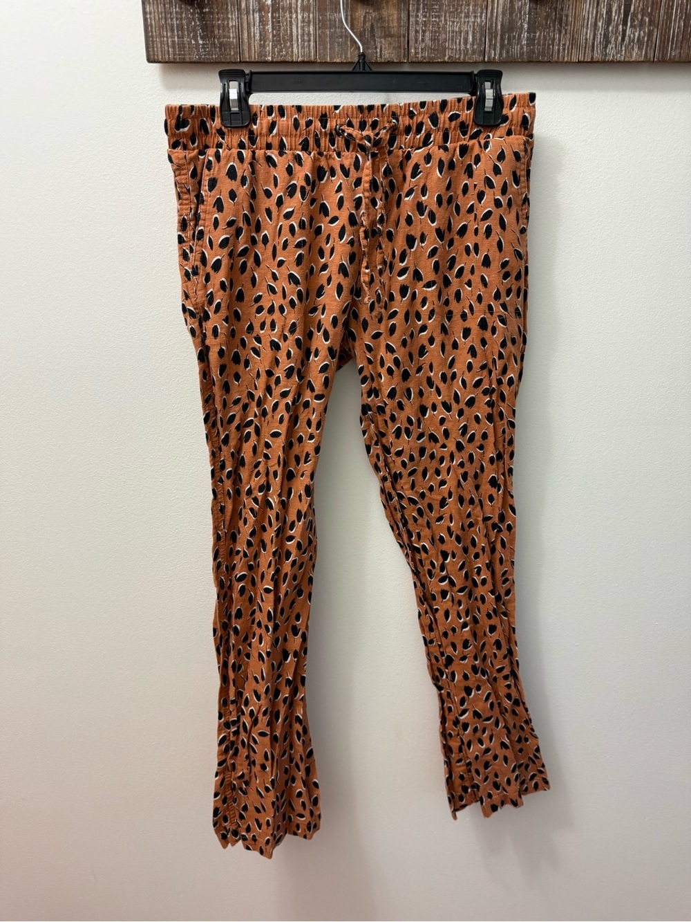 Amazon essentials women’s size medium Rust Leopard Print Pants